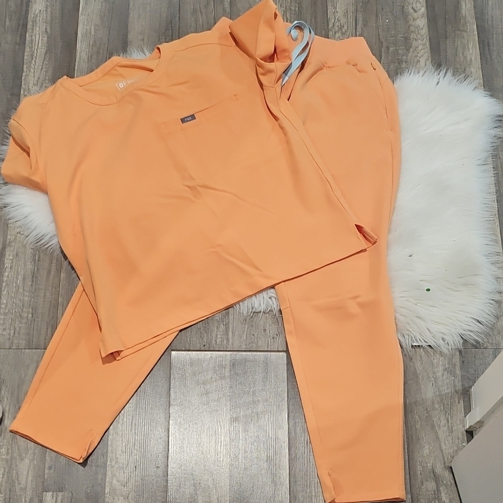 Figs Women's Orange Track Pants & Top SetI only used it twice